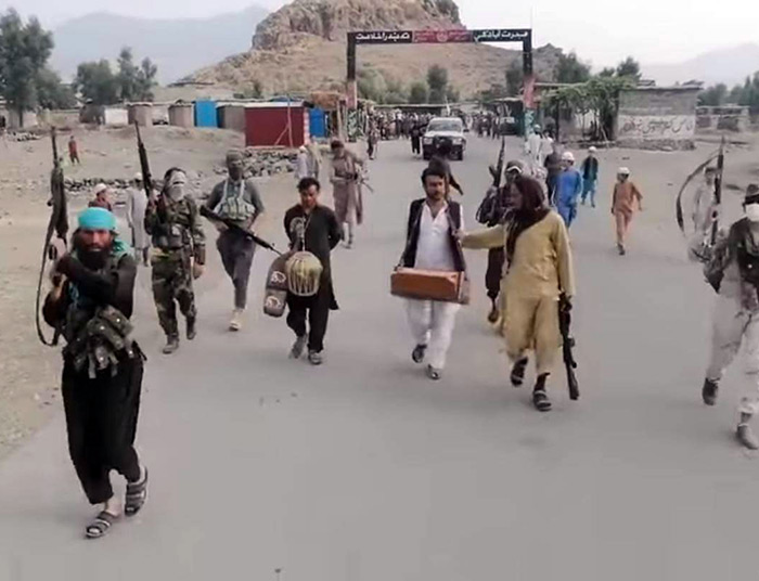 Taliban publicly abuse and humiliate a group of musicians