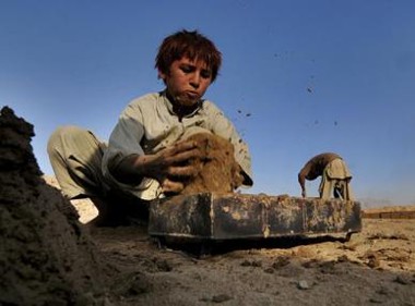 Afghan children work in Kabul