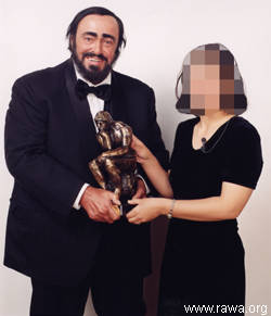 A RAWA member presents World Social Award to Luciano Pavarotti in Vienna
